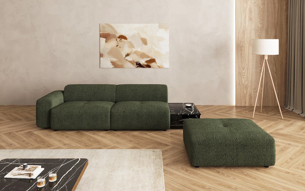 Designer Sofa Calm 3-Sitzer: Modernes Bouclé-Sofa mit Hocker und Beistelltisch