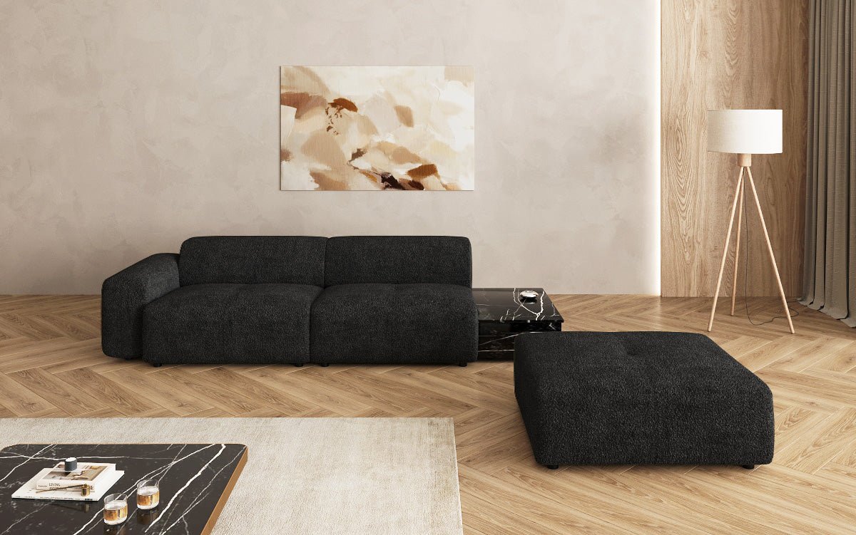 Designer Sofa Calm 3-Sitzer: Modernes Bouclé-Sofa mit Hocker und Beistelltisch