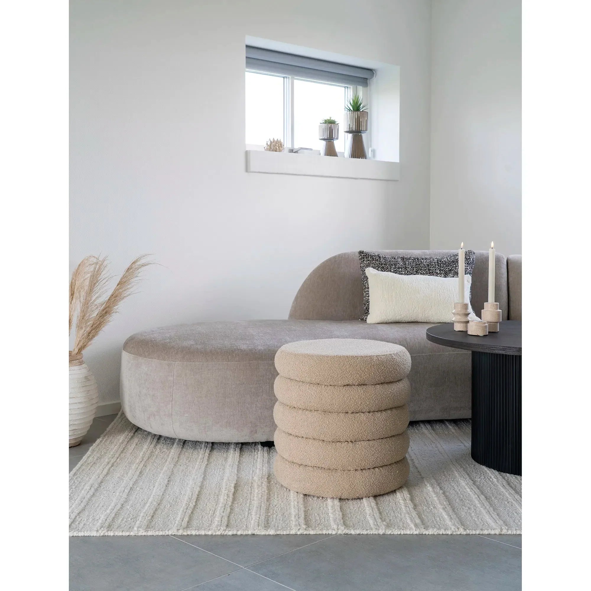 Lorea Luxuriöser Bouclé Beistellhocker Beige: Stilvoller Polsterhocker für Wohnzimmer