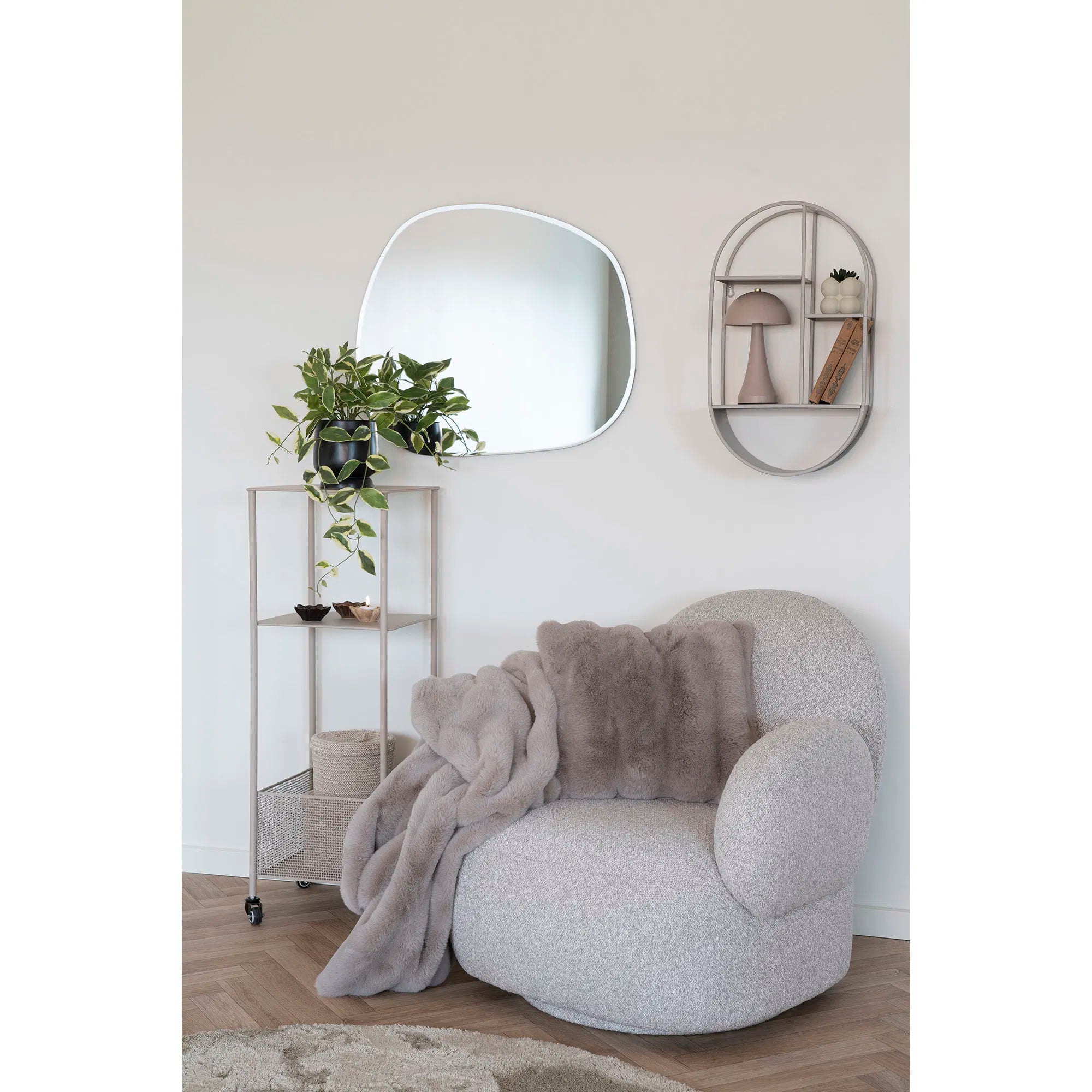 Flauschiges Luxus-Zierkissen Tao aus weichem Kunstfell, Grau, 45x45 cm