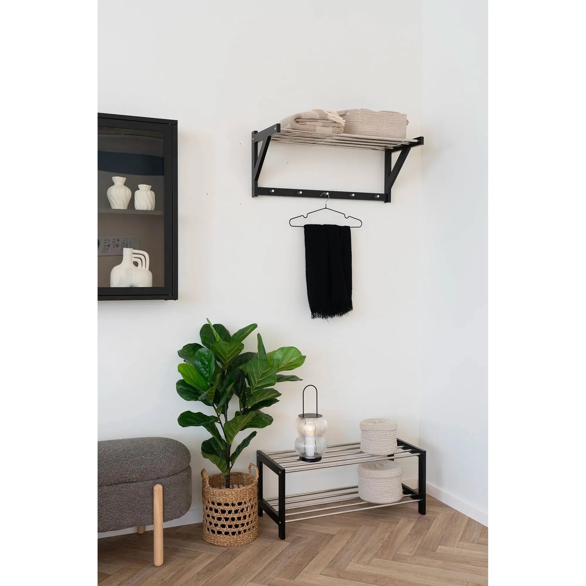 Elegante Aruba Metall Glas Laterne: Stilvolle Beleuchtung für Garten & Terrasse