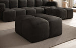 Lade das Bild in den Galerie-Viewer, Celly Samt Beistellhocker Pouf: Luxuriöser Komfort, Vielseitig & Modernes Design