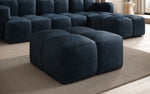 Lade das Bild in den Galerie-Viewer, Celly Samt Beistellhocker Pouf: Luxuriöser Komfort, Vielseitig & Modernes Design