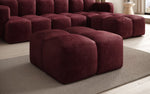 Lade das Bild in den Galerie-Viewer, Celly Samt Beistellhocker Pouf: Luxuriöser Komfort, Vielseitig & Modernes Design