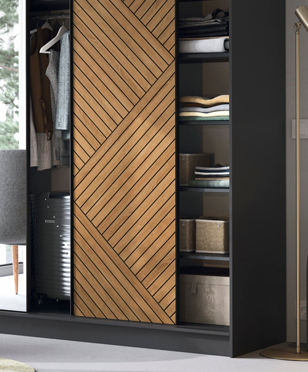 Designer Schrank Terino: Eleganter Moderner Kleiderschrank mit Vielseitigem Stauraum