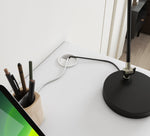 Lade das Bild in den Galerie-Viewer, Stilvoller Designer Schreibtisch Bryan: Modern, Funktional, Robuste Platte, Perfekt für Home-Office