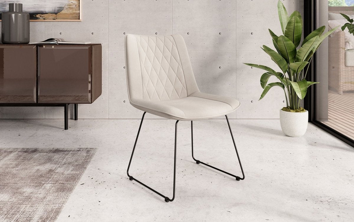 Eleganter Samt Designer Esszimmerstuhl Diaro mit Metallbeinen – Modern & Komfortabel