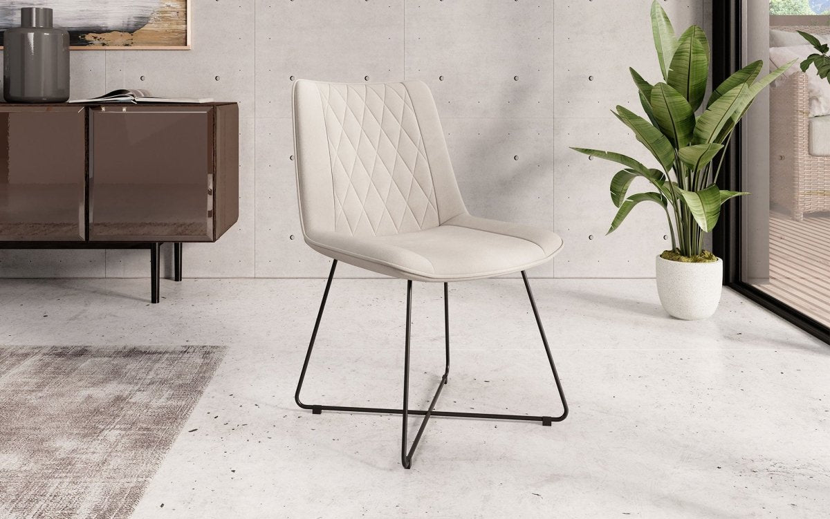 Eleganter Samt Designer Esszimmerstuhl Diaro mit Metallbeinen – Modern & Komfortabel