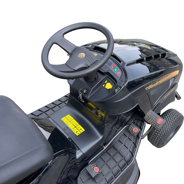 BLACK EDITION® PRO 225/92 Twin H Rasentraktor: Leistungsstarker Stiga Hydrostat, 92cm Mähwerk, Mulch & Fang