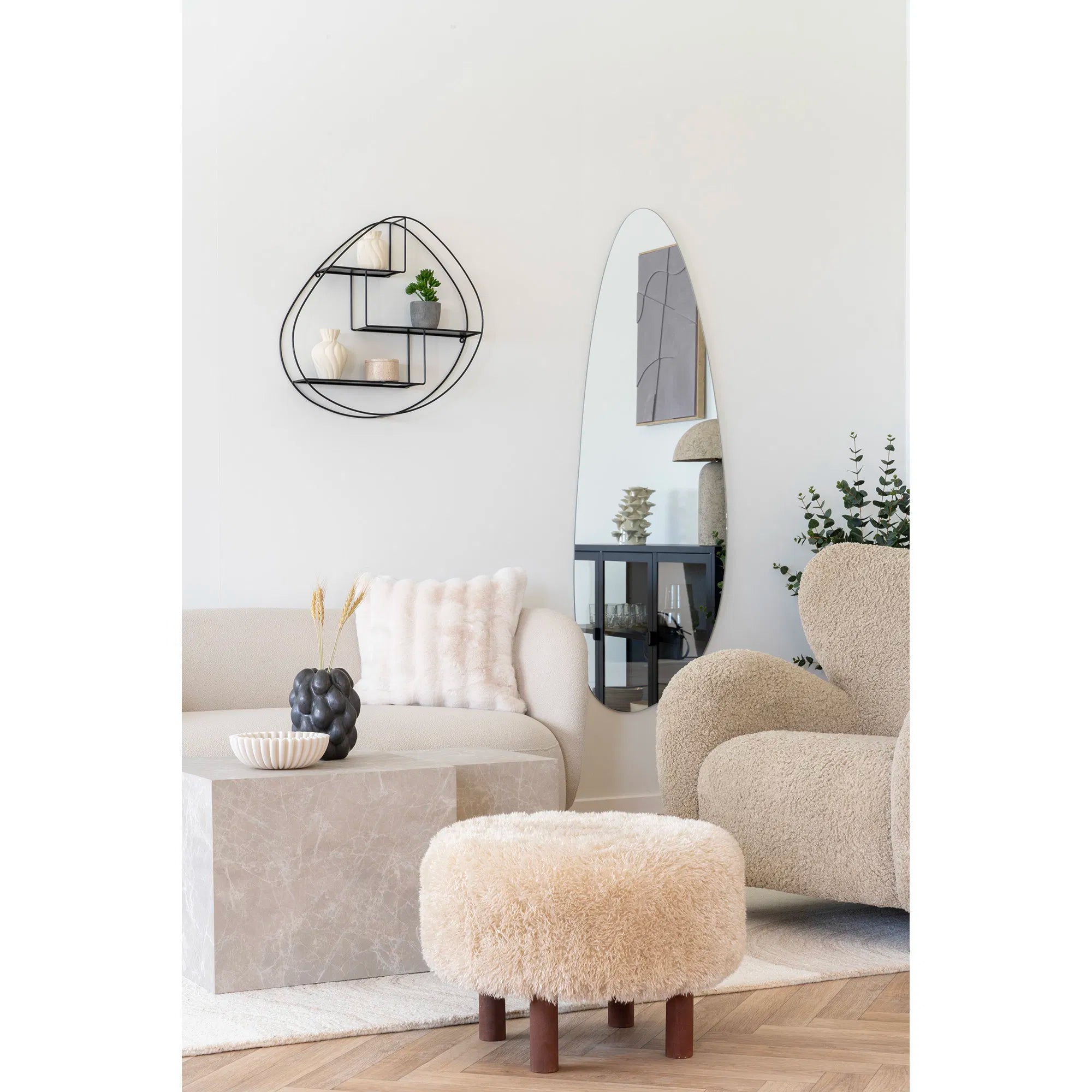 Lizzy Flauschiger Samt Beistellhocker – Moderner Sitzhocker mit Komfort und Stil