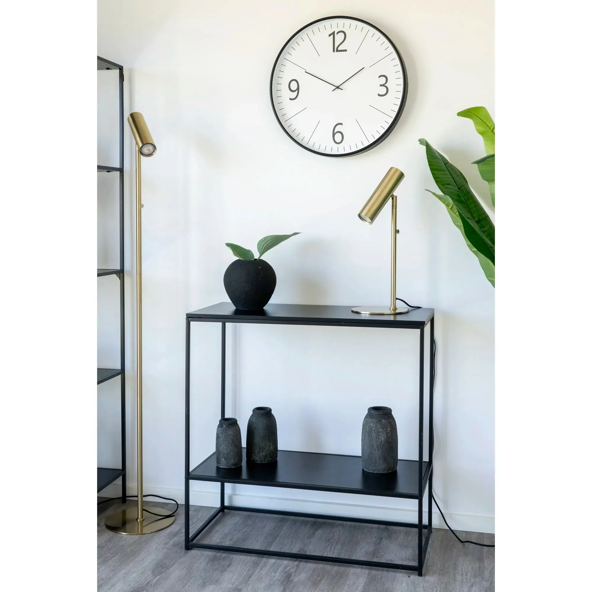 Designer Kommode Quarto: Eleganz trifft Funktionalität auf robustem Metallgestell