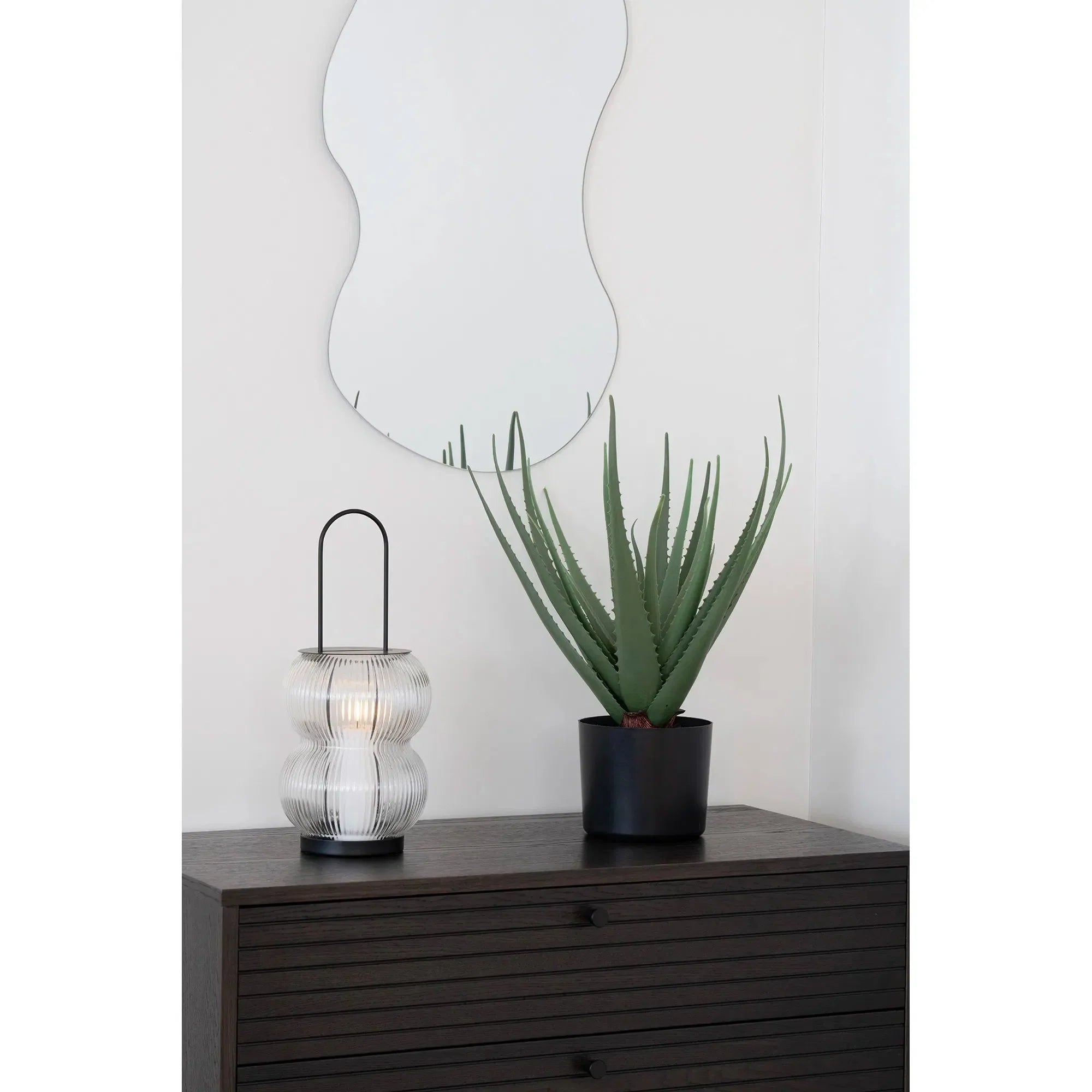 Elegante Aruba Metall Glas Laterne: Stilvolle Beleuchtung für Garten & Terrasse