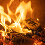 Lade das Bild in den Galerie-Viewer, RUF Original Red Hartholz-Holzbriketts: Effizient, Nachhaltig, Langanhaltende Wärme, FSC-zertifiziert
