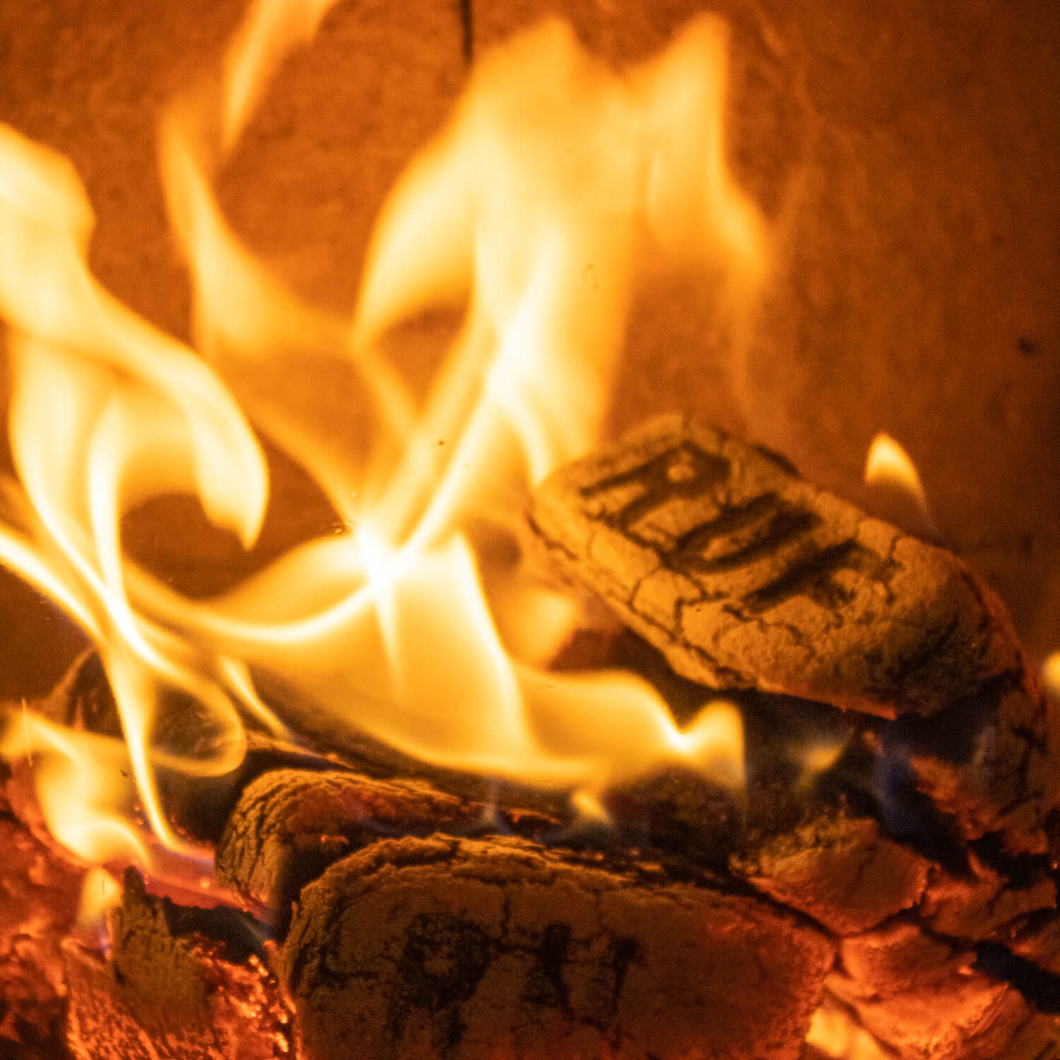 RUF Original Red Hartholz-Holzbriketts: Effizient, Nachhaltig, Langanhaltende Wärme, FSC-zertifiziert