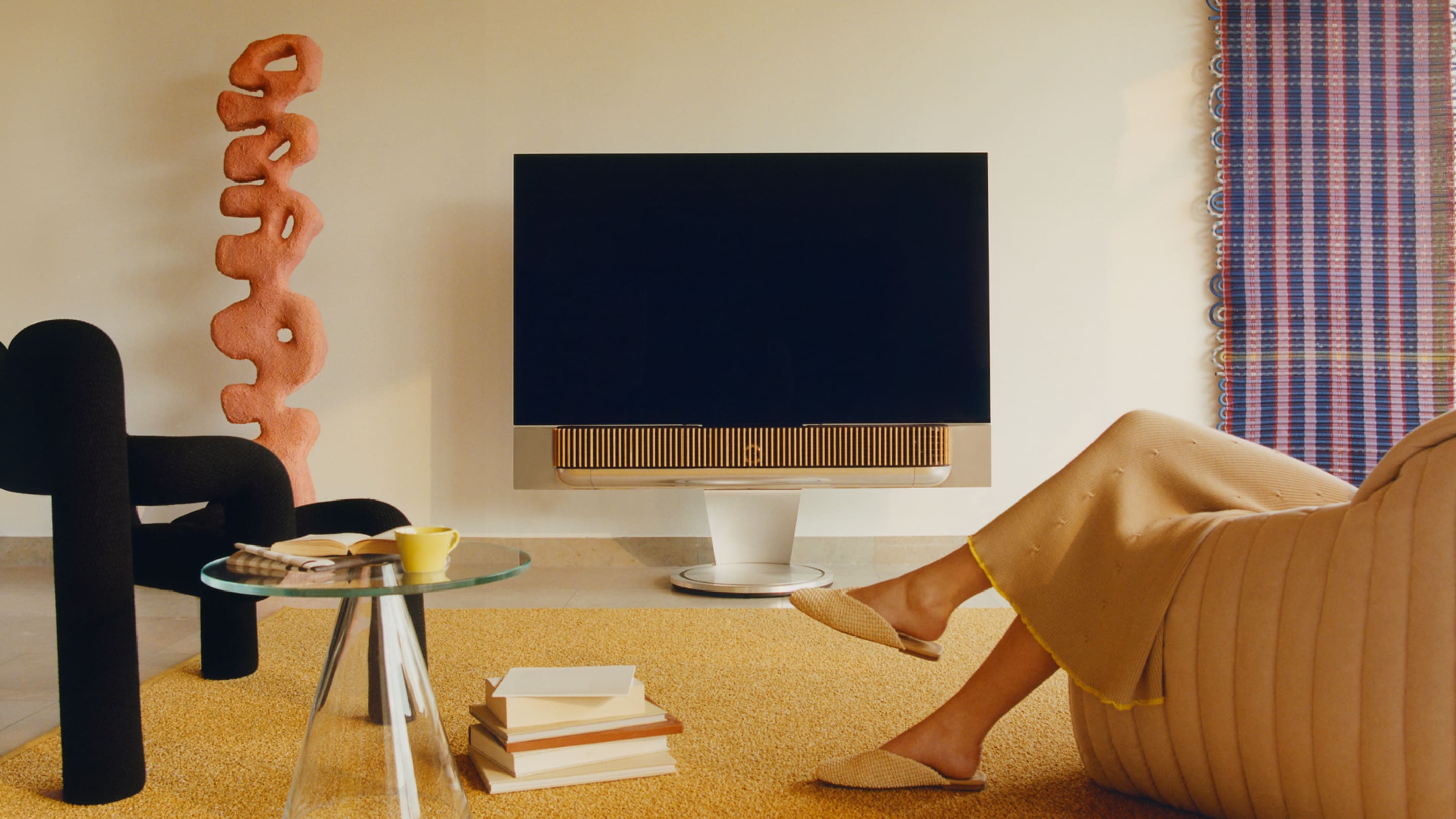 Bang & Olufsen Beovision Theatre: Intelligenter 4K OLED TV mit Immersivem Dolby Atmos Klang