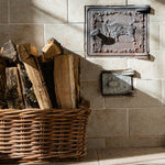 Lade das Bild in den Galerie-Viewer, Premium Eichenholz Brennholz 1 RM: Luftgetrocknet, Hoher Heizwert, Lange Brenndauer
