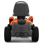 Lade das Bild in den Galerie-Viewer, Husqvarna R 112iC Akku-Aufsitzrasenmäher: Leise, effizient, Combi 85 Mähdeck inklusive
