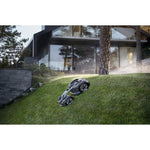 Lade das Bild in den Galerie-Viewer, Husqvarna Automower 435X AWD Mähroboter: 3500m² Flächen, 70% Steigung, Smart
