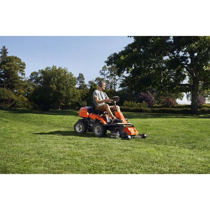 Husqvarna R 214TC Rider Aufsitzmäher: 2-Zylinder, 94cm Combi Mähdeck, Knicklenkung