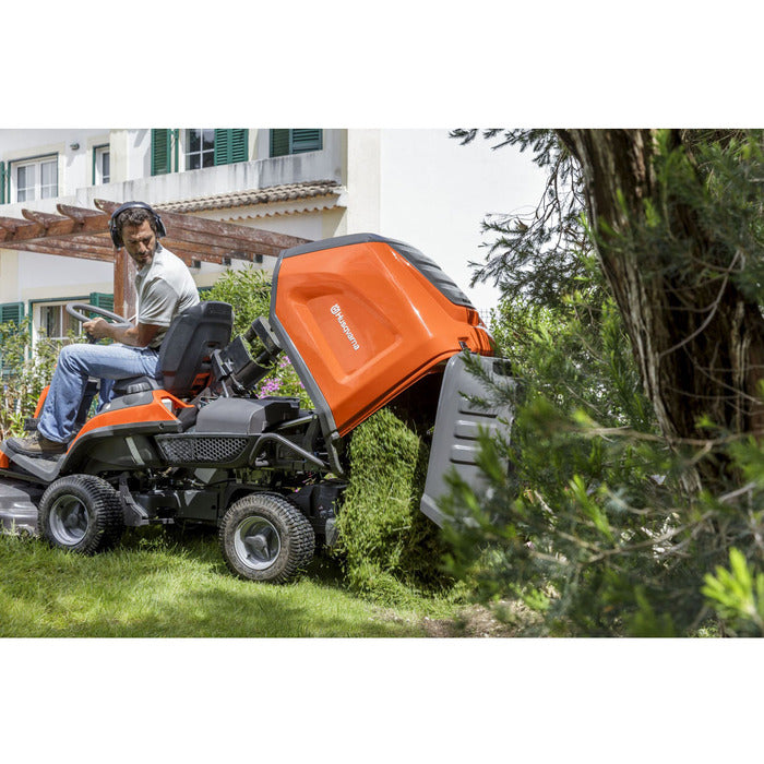 Husqvarna RC 318T Frontmäher: Wendiger Aufsitzmäher mit Knicklenkung, ACTech, Sammel-/Auswurf-Funktion