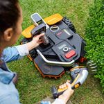 Lade das Bild in den Galerie-Viewer, WORX Landroid Vision M800 Mähroboter: Drahtlos, KI-Kamera, 800m², Smart, Effizient
