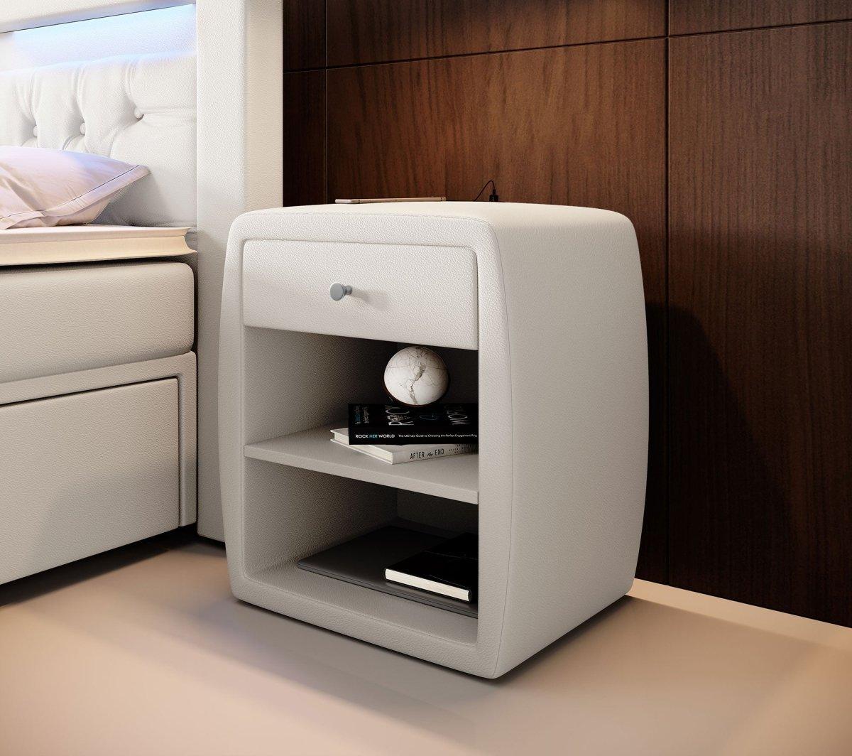 Tavira Designer-Nachttisch aus Kunstleder mit USB-Anschluss für Boxspringbetten