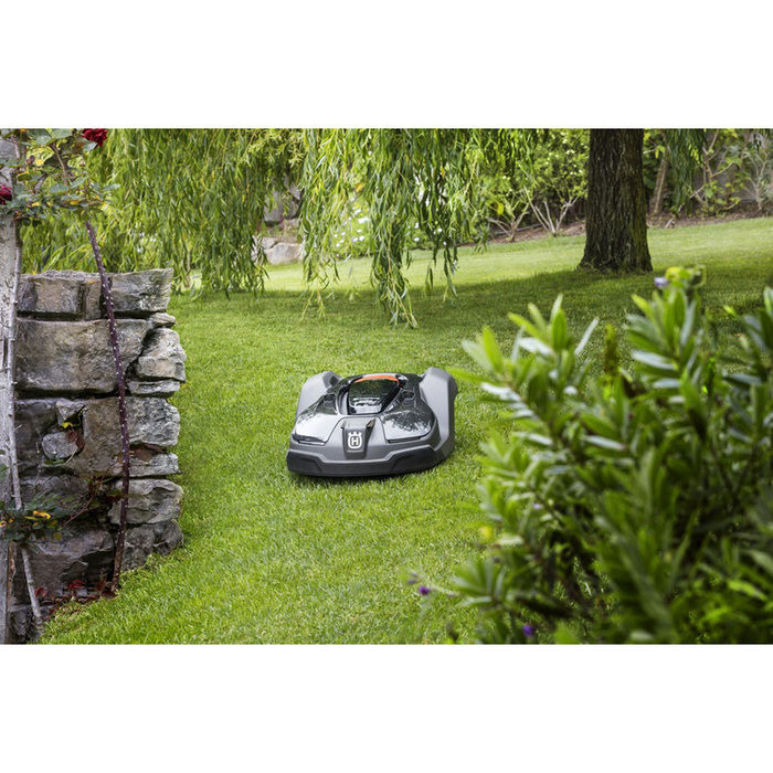 HUSQVARNA 450X Automower®: Smarter GPS-Mähroboter für große Rasenflächen, 5000m²