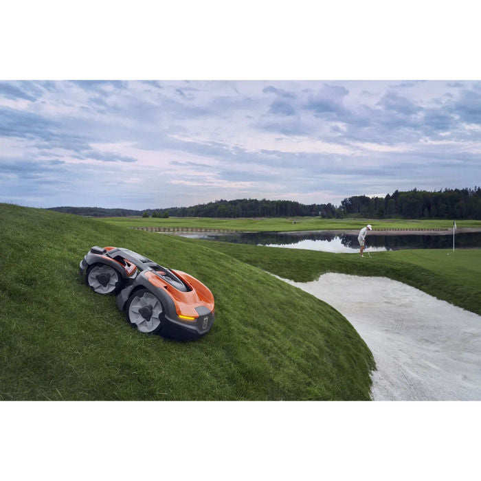 HUSQVARNA Automower® 535 AWD: Professioneller Allrad-Mähroboter für große Gärten