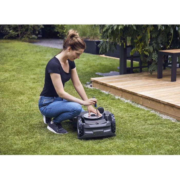 Husqvarna Automower 315 Mark II: Effizienter Rasenroboter für 1500m² Gärten