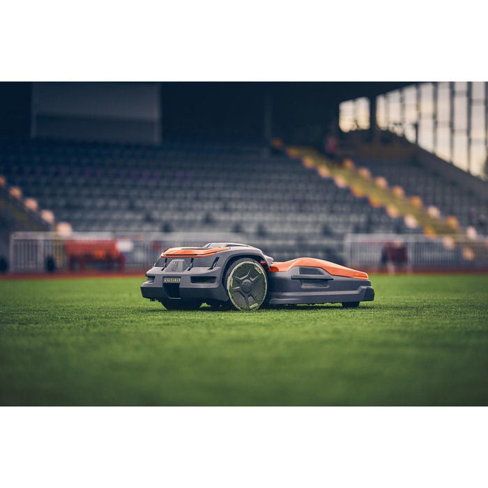 Husqvarna CEORA™ 544 EPOS Großflächen-Mähroboter: Autonom, Präzise, Effizient für 40.000m²