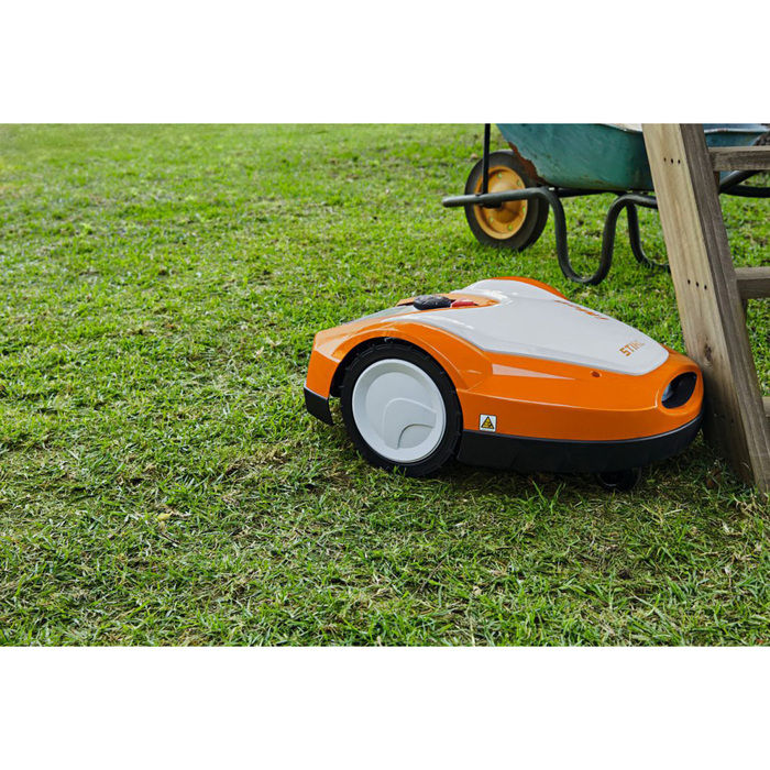 STIHL iMow RMI 422 Automatischer Mähroboter für 800m² Rasenfläche mit Mulchfunktion