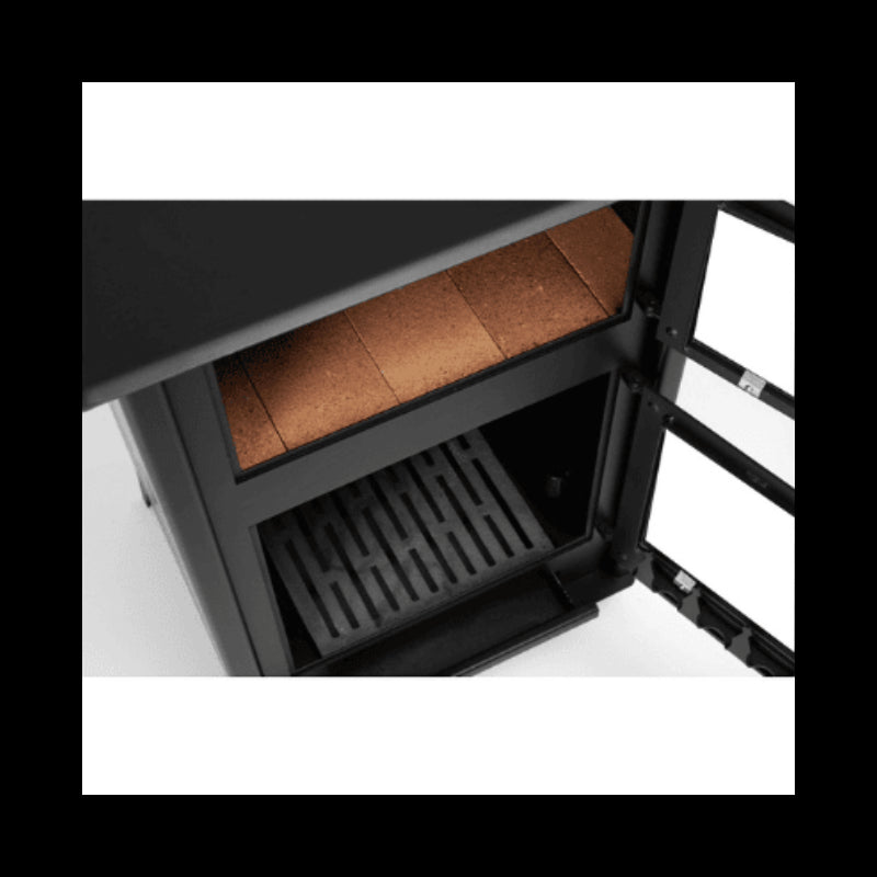 Leistungsstarker 13 kW Holzofen Paula Stove Italia mit integriertem Backofen