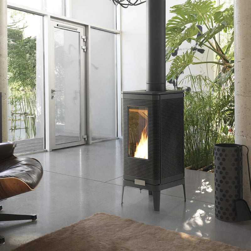 Invicta Iwaki Gusseisen Kaminofen 7 kW - Effizient, elegant, kompakt, Frontbeladung