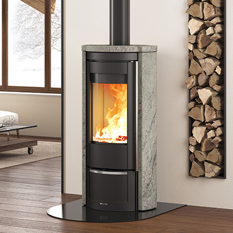 La Nordica Liù Pietra Holzofen: Naturstein, hohe Effizienz, kompaktes Design